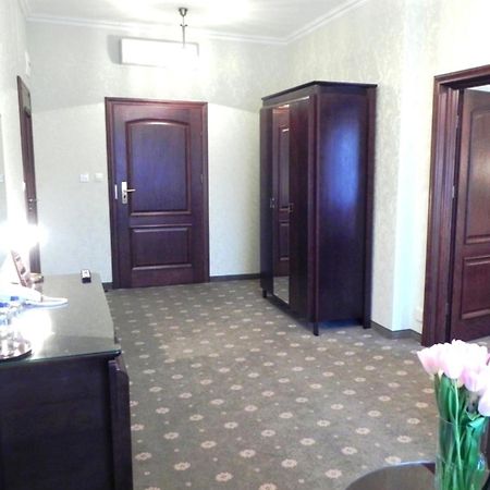 Willa Zagorze Okuniew Esterno foto