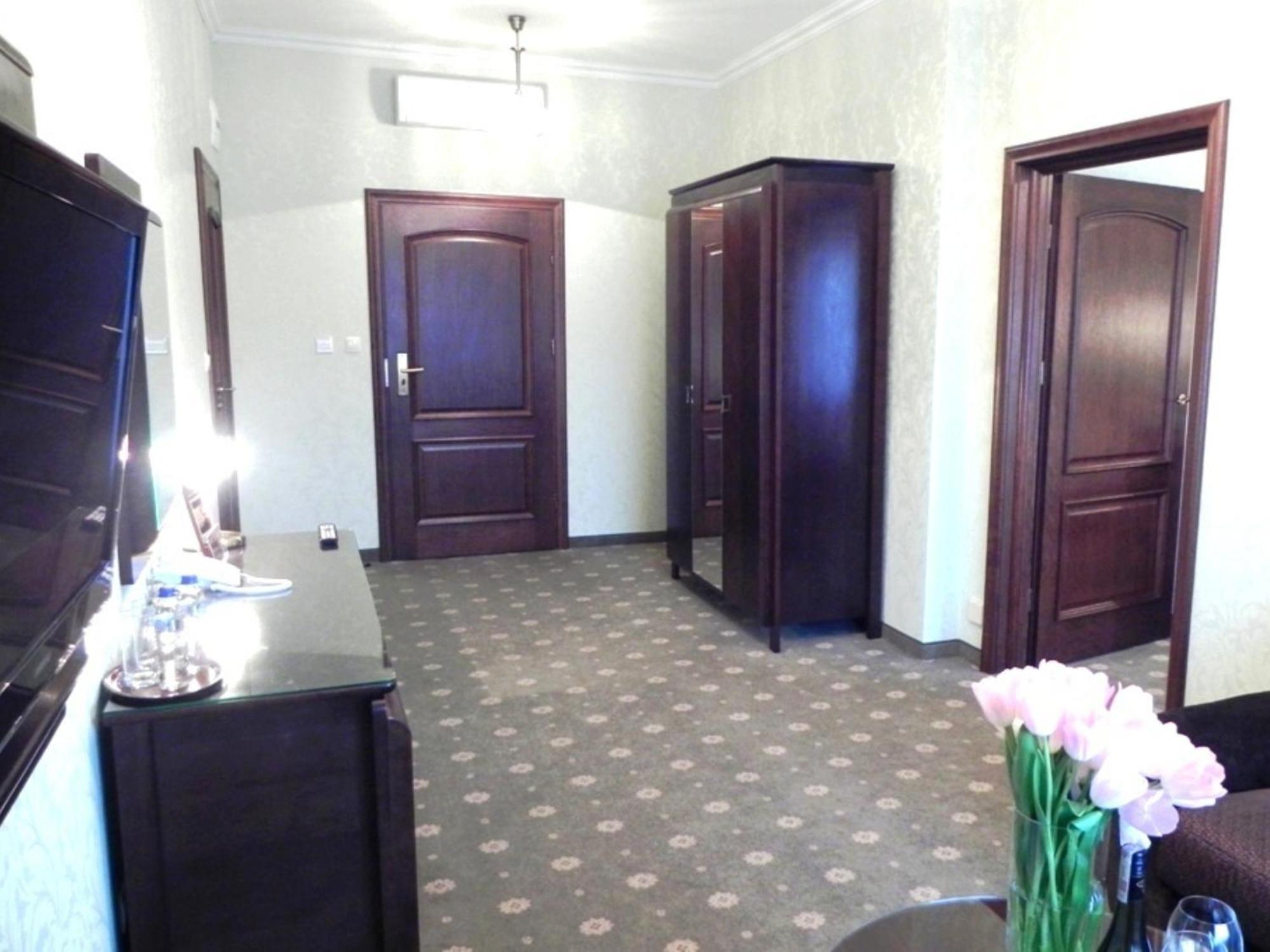 Willa Zagorze Okuniew Esterno foto